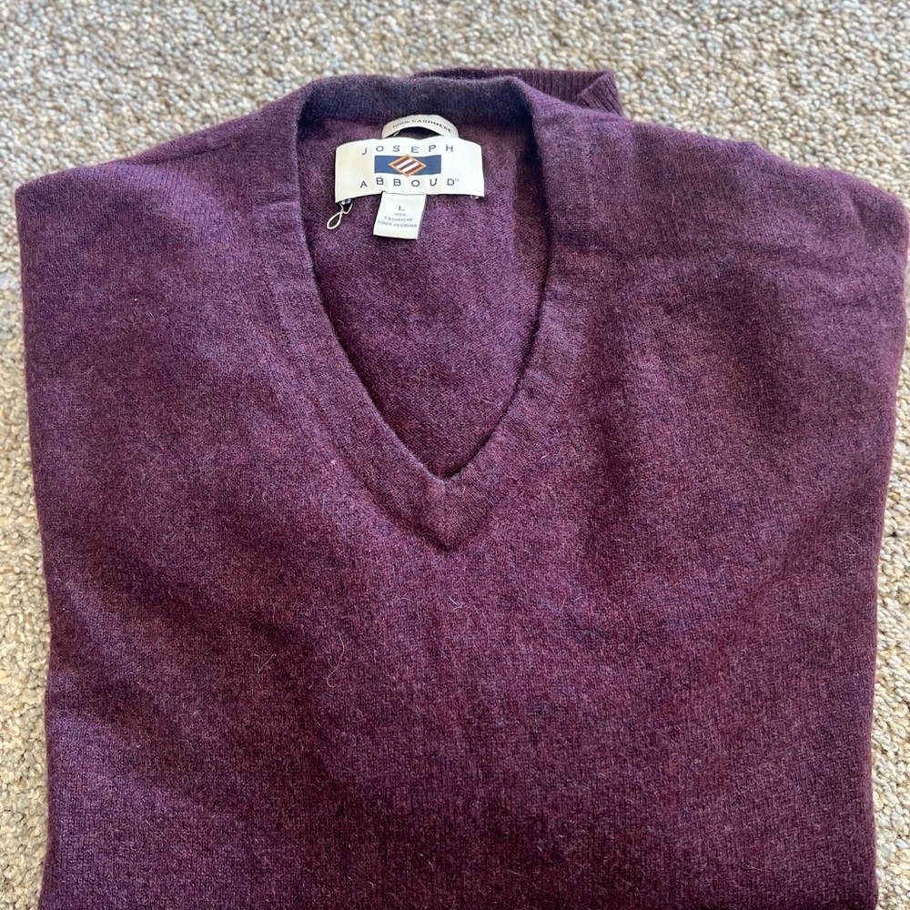 Large 100% cashmere Joseph Abboud Men's Merlot V-Neck Sweater